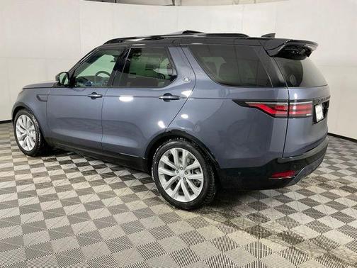Varesine Blue 2026 Land Rover Discovery Dynamic SE