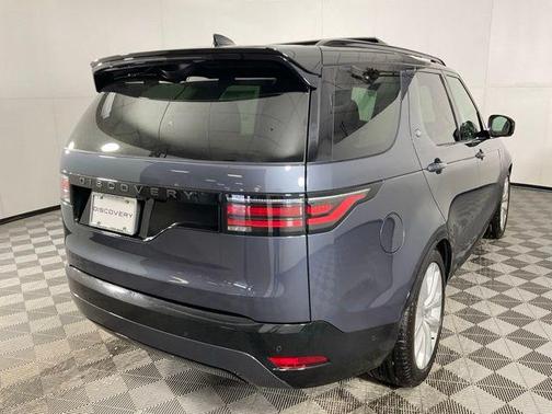Varesine Blue 2026 Land Rover Discovery Dynamic SE