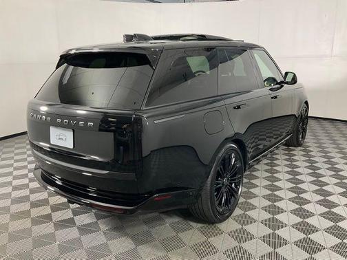 2025 Land Rover Range Rover P530 SE