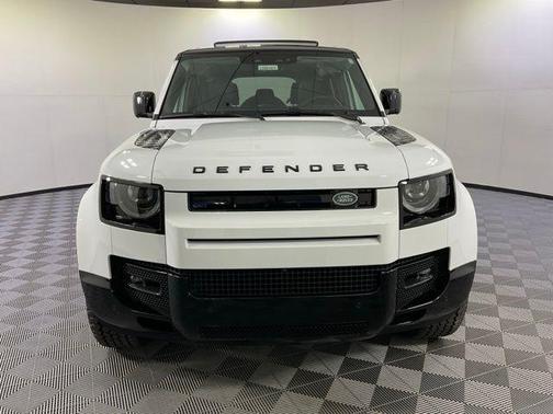 2025 Land Rover Defender P400 X-Dynamic SE