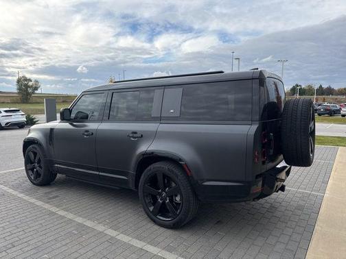 2023 Land Rover Defender X-Dynamic SE