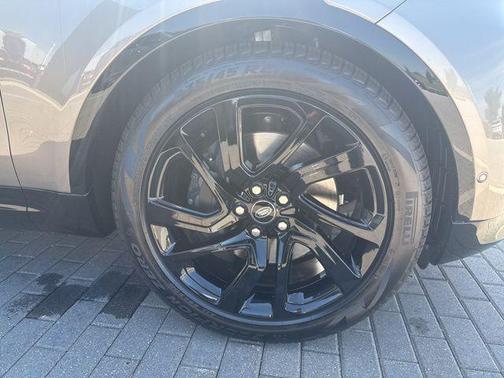 2025 Land Rover Discovery P360 Dynamic SE