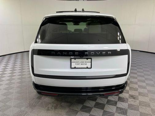 2025 Land Rover Range Rover P400 SE 7 Seat
