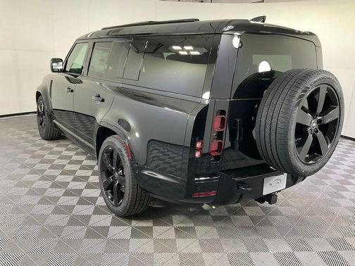 2025 Land Rover Defender P400 X-Dynamic SE