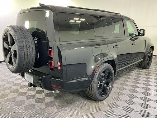 2025 Land Rover Defender P400 X-Dynamic SE