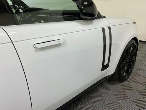 Fuji White 2026 Land Rover Range Rover P530 SE