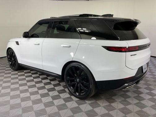 2025 Land Rover Range Rover Sport P360 SE
