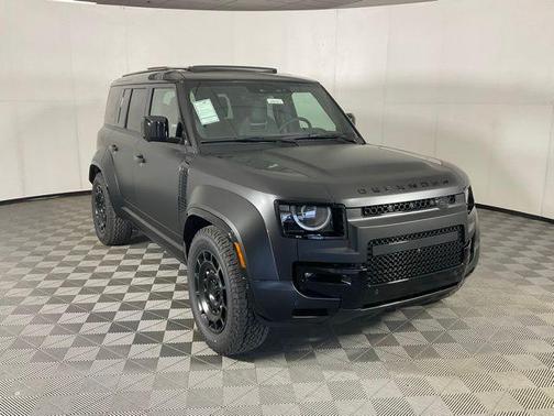 Narvik Black 2026 Land Rover Defender V8