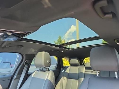 Fuji White 2025 Land Rover Range Rover Velar P400 Dynamic SE