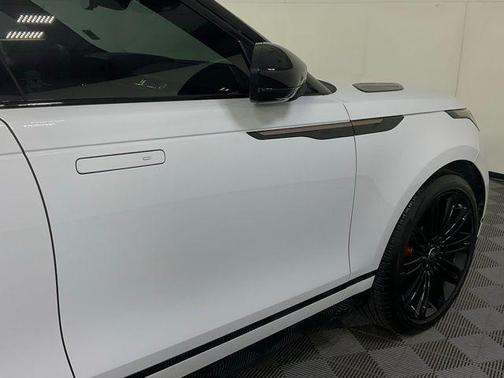 Fuji White 2025 Land Rover Range Rover Velar P400 Dynamic SE