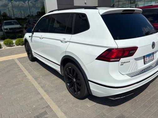 Pure White 2021 Volkswagen Tiguan 2.0T SE R-Line Black