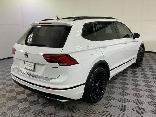 Pure White 2021 Volkswagen Tiguan 2.0T SE R-Line Black