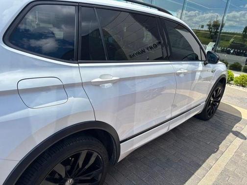 Pure White 2021 Volkswagen Tiguan 2.0T SE R-Line Black