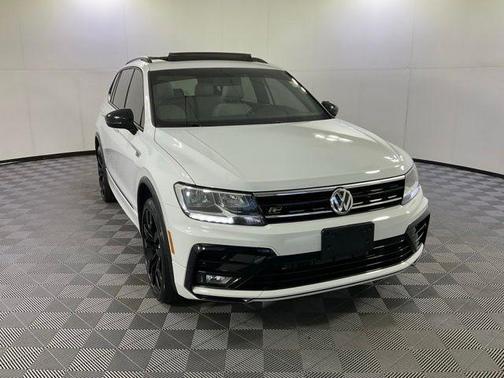 Pure White 2021 Volkswagen Tiguan 2.0T SE R-Line Black