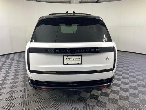 2025 Land Rover Range Rover P615 SV