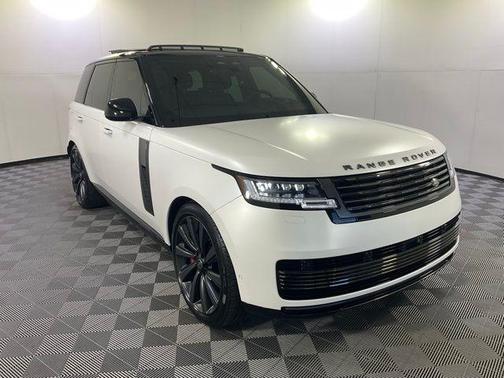 2025 Land Rover Range Rover P615 SV