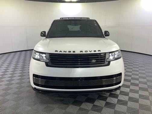 2025 Land Rover Range Rover P615 SV