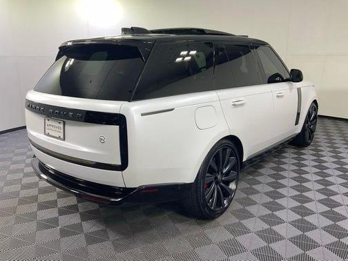 2025 Land Rover Range Rover P615 SV
