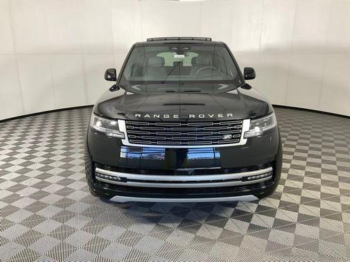 Santorini Black 2026 Land Rover Range Rover P530 SE 7 Seat