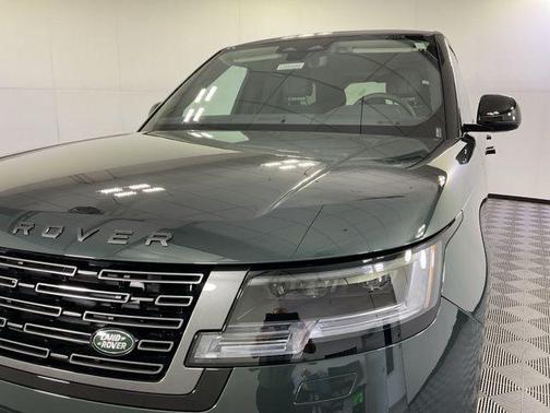 2025 Land Rover Range Rover P550e SE