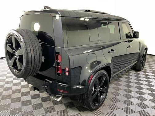 2025 Land Rover Defender P500 X-Dynamic SE