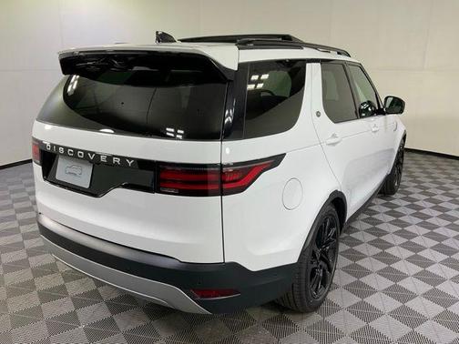 2025 Land Rover Discovery P300 S