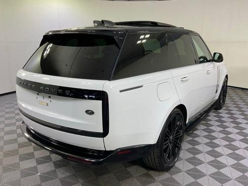2023 Land Rover Range Rover P530 SE