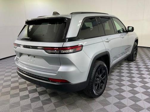 2024 Jeep Grand Cherokee Laredo