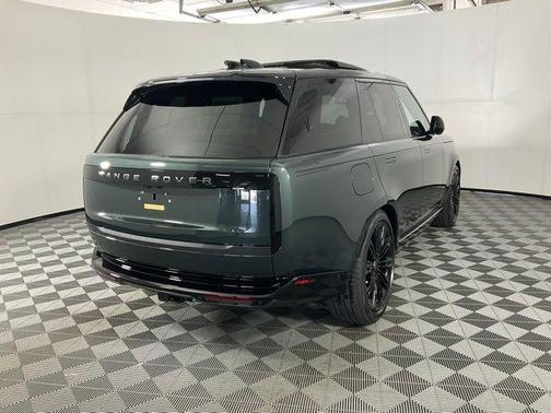 2025 Land Rover Range Rover P530 SE