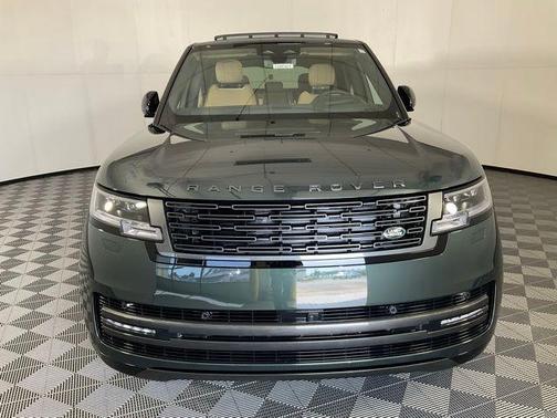 2025 Land Rover Range Rover P530 SE