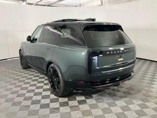 2025 Land Rover Range Rover P530 SE