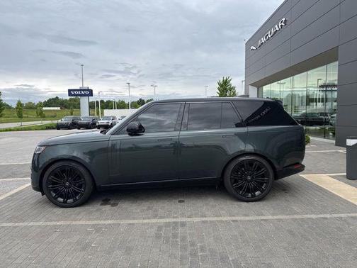 Belgravia Green 2023 Land Rover Range Rover P400 SE