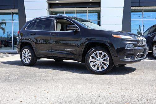 Brilliant Black Crystal Pearlcoat 2016 Jeep Cherokee Overland