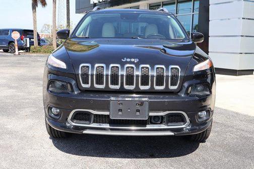 Brilliant Black Crystal Pearlcoat 2016 Jeep Cherokee Overland