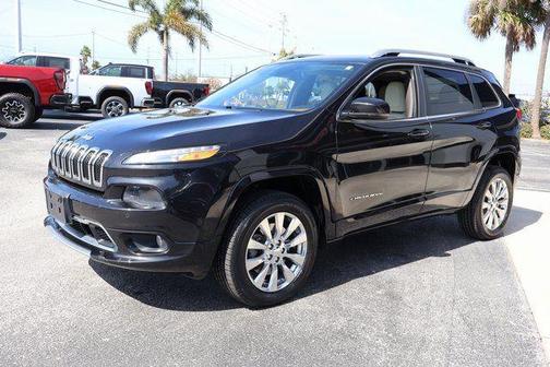 Brilliant Black Crystal Pearlcoat 2016 Jeep Cherokee Overland