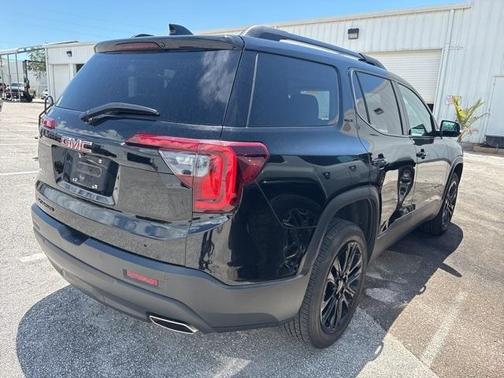 2022 GMC Acadia SLT