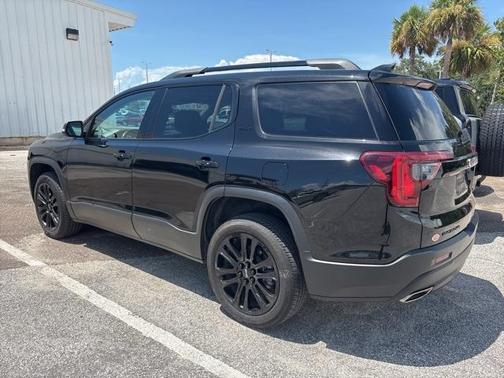 2022 GMC Acadia SLT