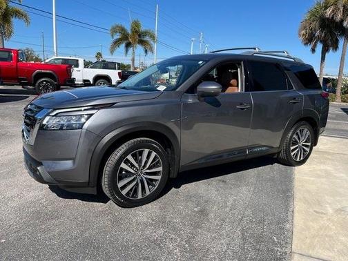 2022 Nissan Pathfinder Platinum