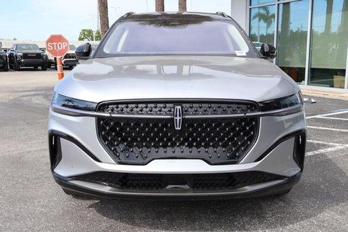 Silver Radiance Metallic 2026 Lincoln Nautilus Reserve