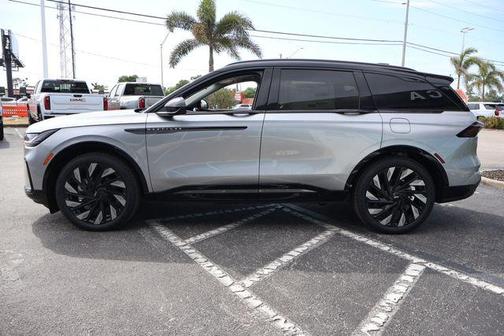 Silver Radiance Metallic 2026 Lincoln Nautilus Reserve