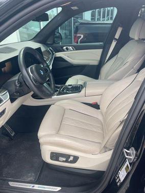 Black Sapphire Metallic 2025 BMW X7 xDrive40i