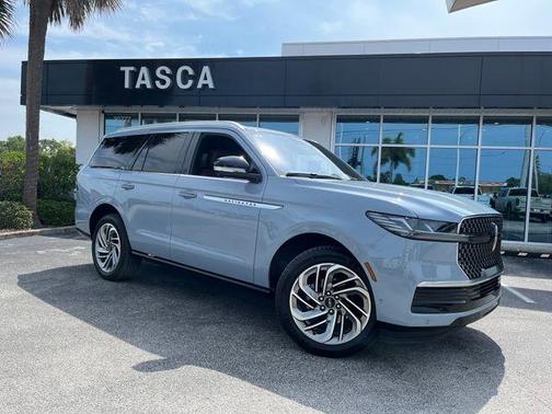 Gray Mist Metallic 2025 Lincoln Navigator Reserve