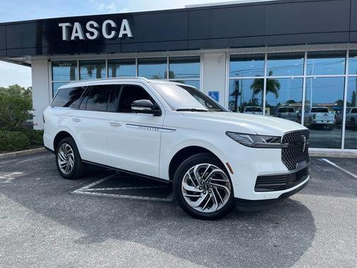 Pristine White 2025 Lincoln Navigator Reserve