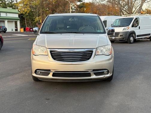 2014 Chrysler Town & Country Touring-L