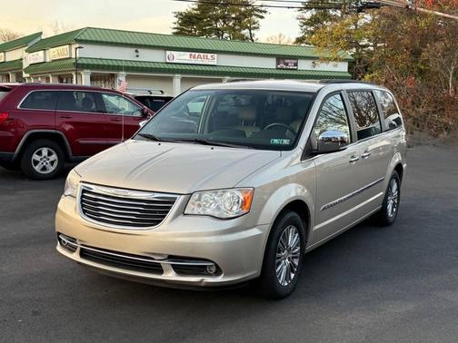 2014 Chrysler Town & Country Touring-L
