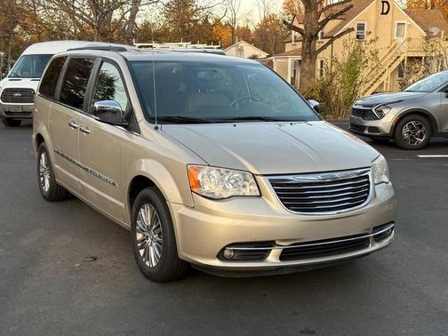 2014 Chrysler Town & Country Touring-L