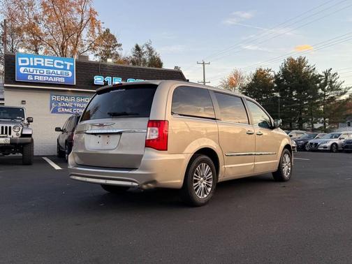 2014 Chrysler Town & Country Touring-L