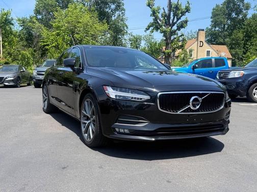 Onyx Black Metallic 2017 Volvo S90 T6 Momentum