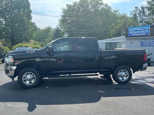 2023 RAM 2500 Tradesman Crew Cab 4x4 6'4' Box