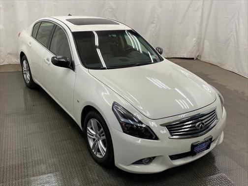 2015 INFINITI Q40 Base